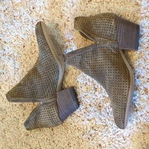 NWOT Splendid Havard Suede Charcoal Ankle Boot